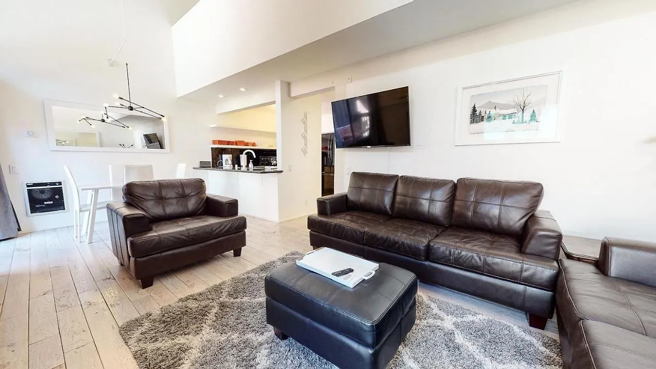 Walk To Canyon Lodge! Ski Back! Modern Space Mammoth Lakes Holiday home