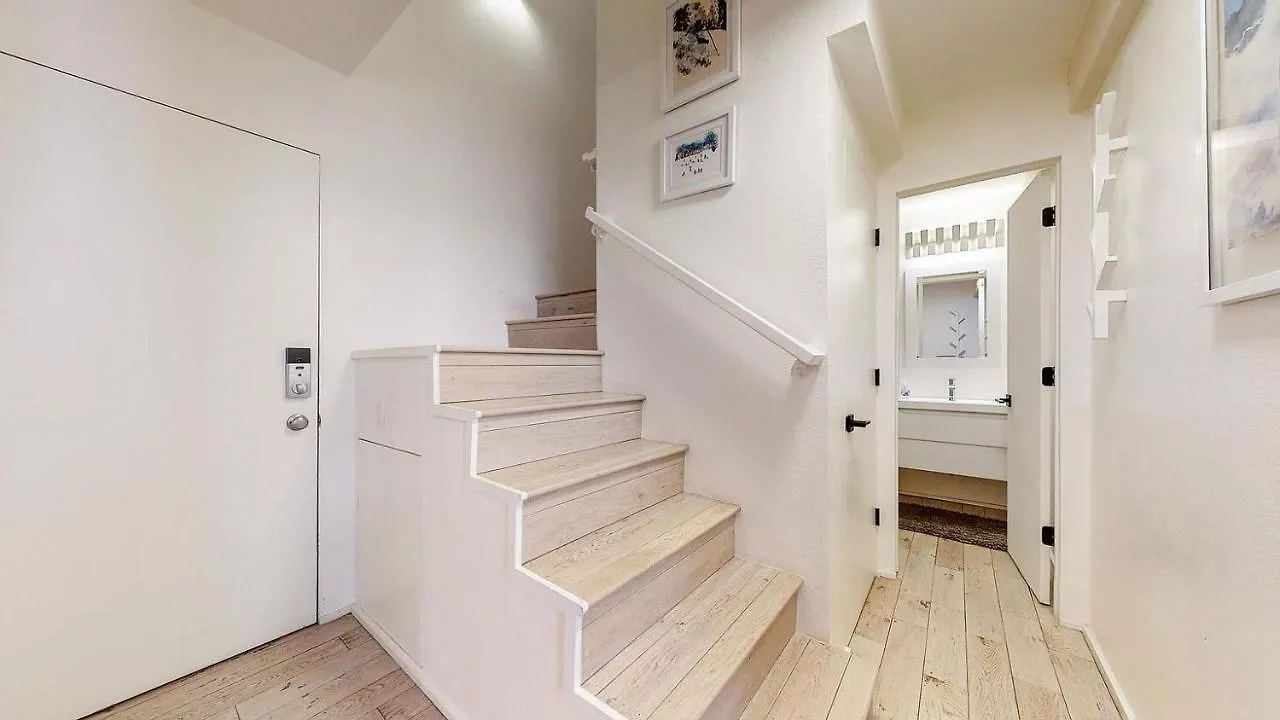 Holiday home Walk To Canyon Lodge! Ski Back! Modern Space Mammoth Lakes